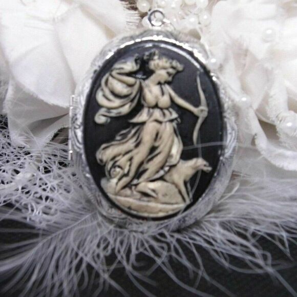 Artemis Aphrodite Goddess Cameo Necklace Locket - Picture 1 of 5